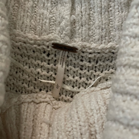 Free People Ivory Comb Turtleneck. - Picture 5 of 16
